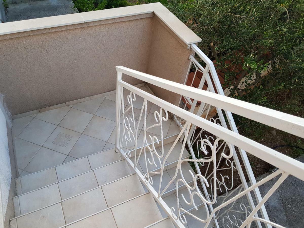 Holiday House "Villa Flora" Šibenik Eksteriør billede
