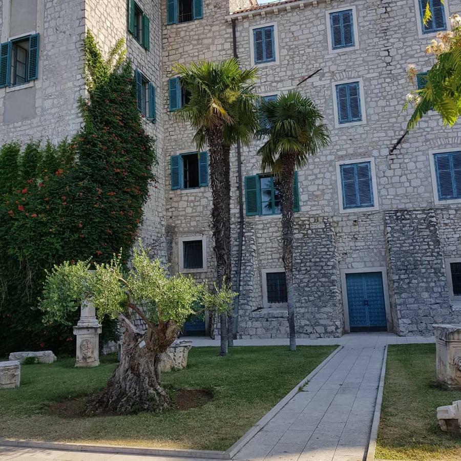 Holiday House "Villa Flora" Šibenik Eksteriør billede