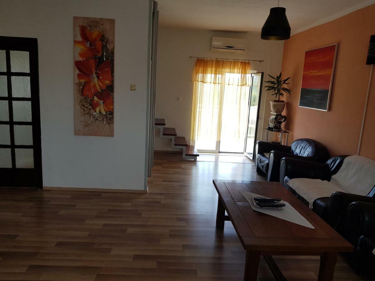 Holiday House "Villa Flora" Šibenik Eksteriør billede