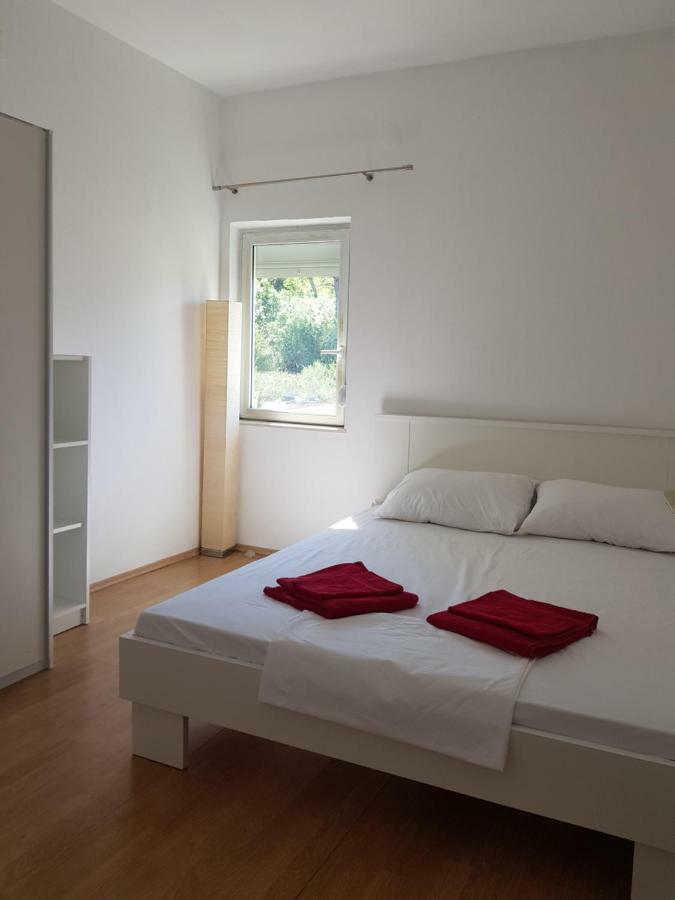 Holiday House "Villa Flora" Šibenik Eksteriør billede
