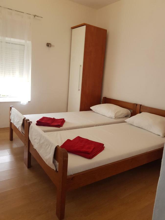 Holiday House "Villa Flora" Šibenik Eksteriør billede